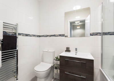 Modern bathroom with quality finishes at Linenfield